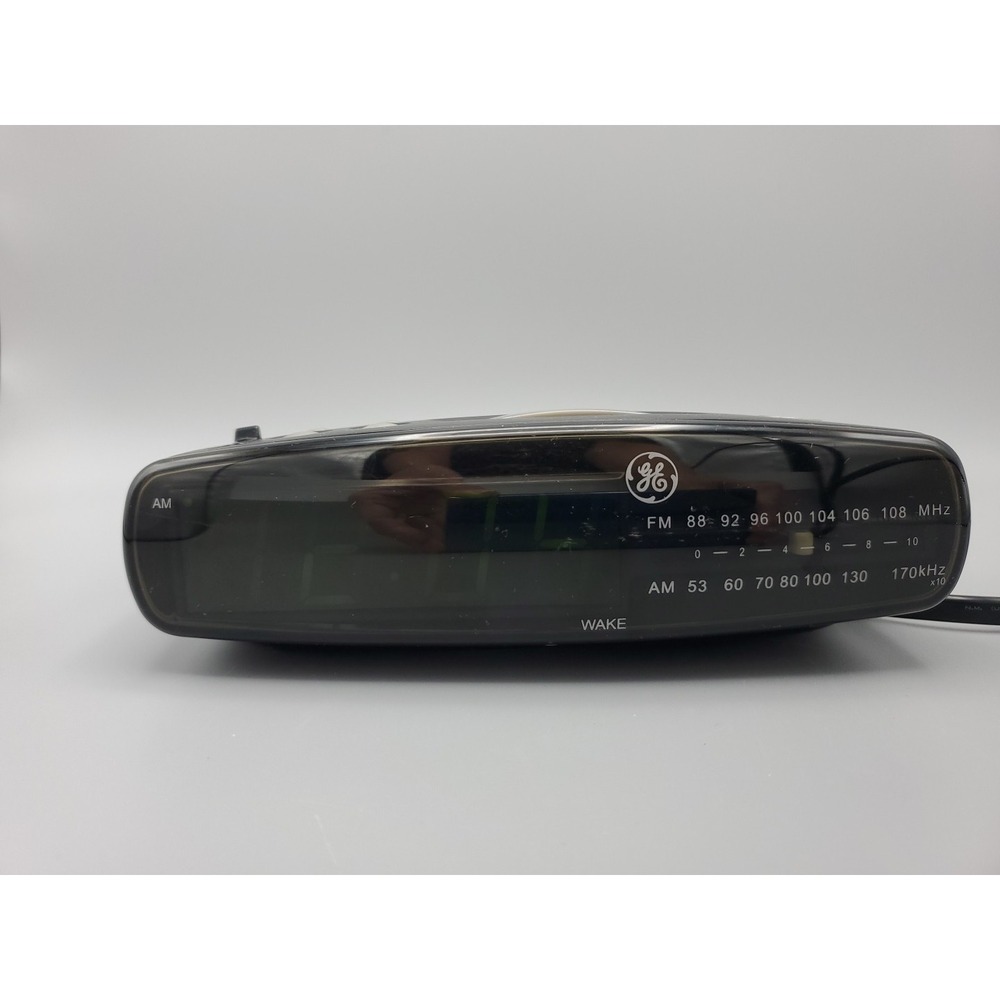 Vintage GE 7-4836B AM/FM Digital Alarm Clock Radio Snooze  Black Green LED Retro - Picture 2 of 16